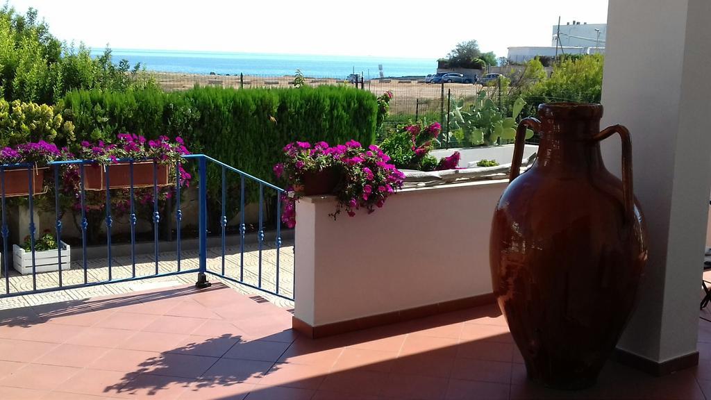 La Caletta Bed And Breakfast Torre Santa Sabina Exterior photo