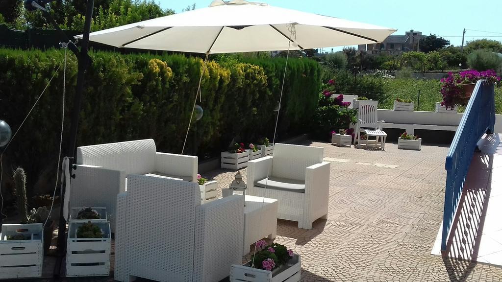 La Caletta Bed And Breakfast Torre Santa Sabina Exterior photo
